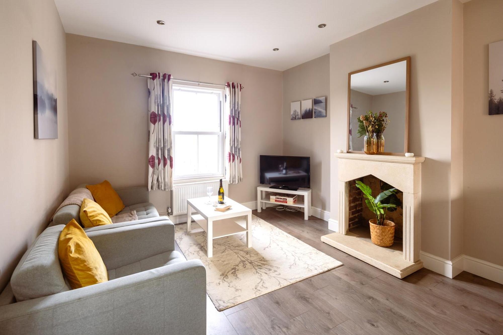 Family Home In Central Guildford With Parking Ngoại thất bức ảnh