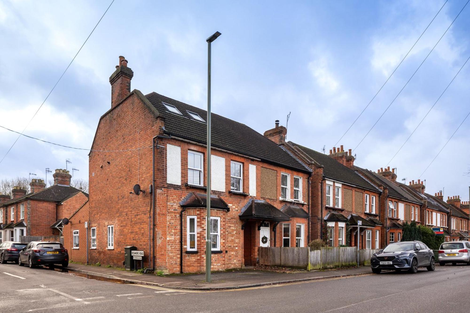 Family Home In Central Guildford With Parking Ngoại thất bức ảnh