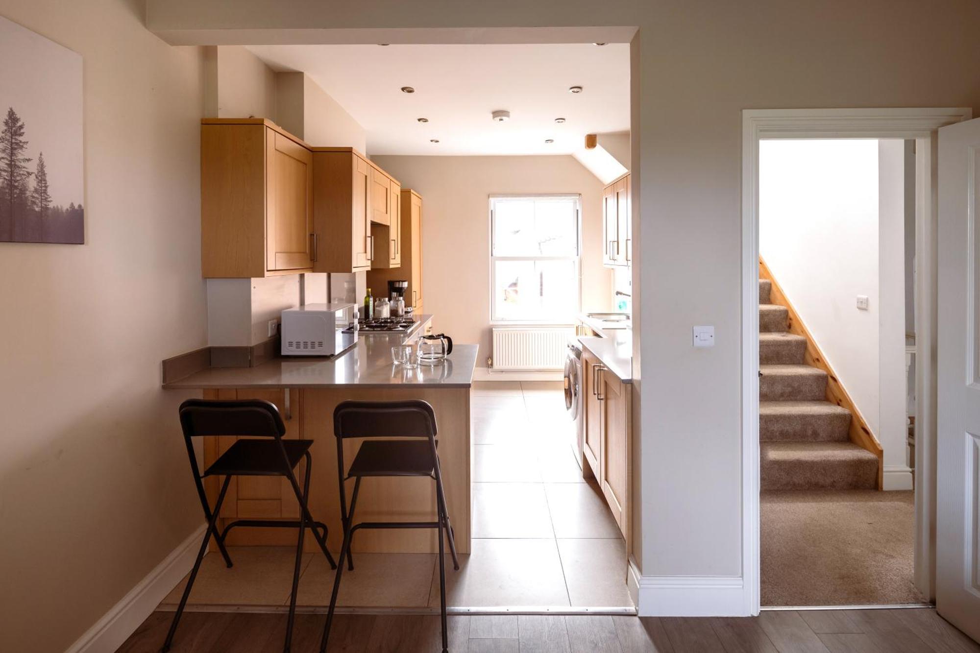 Family Home In Central Guildford With Parking Ngoại thất bức ảnh