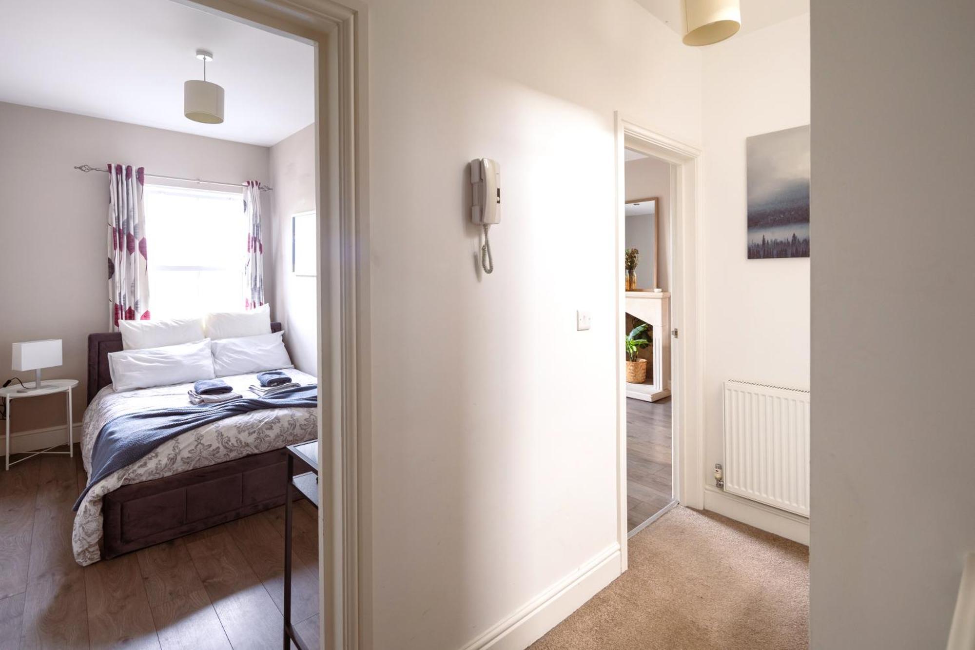 Family Home In Central Guildford With Parking Ngoại thất bức ảnh