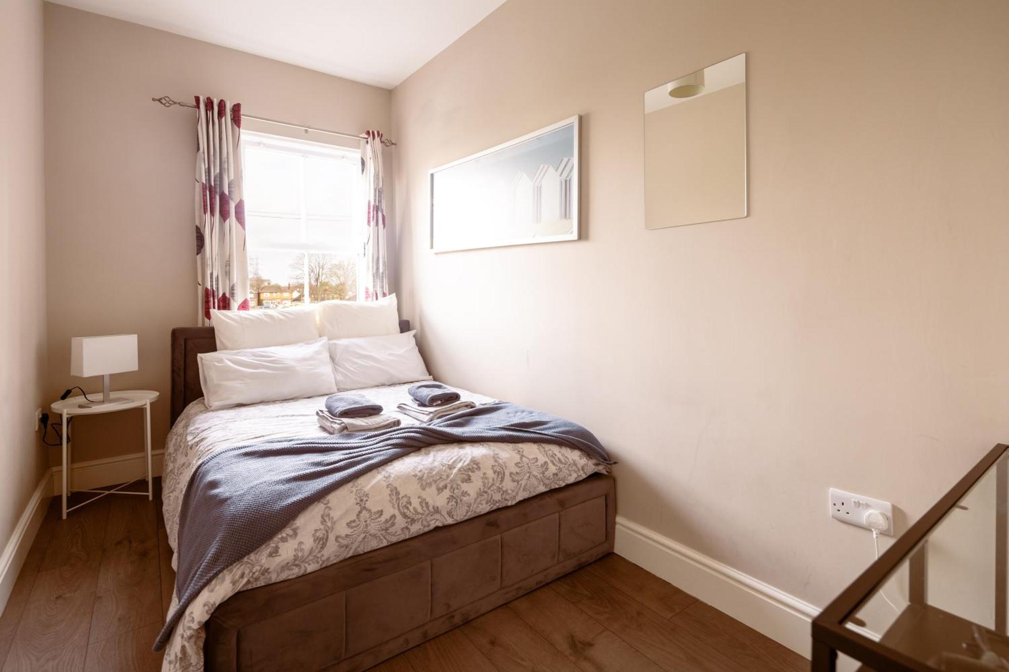 Family Home In Central Guildford With Parking Ngoại thất bức ảnh